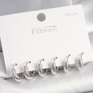 925 Ayar Gümüş Çivi Pirinç Gümüş Renk İşlemeli Halka Model Kadın Küpe Seti